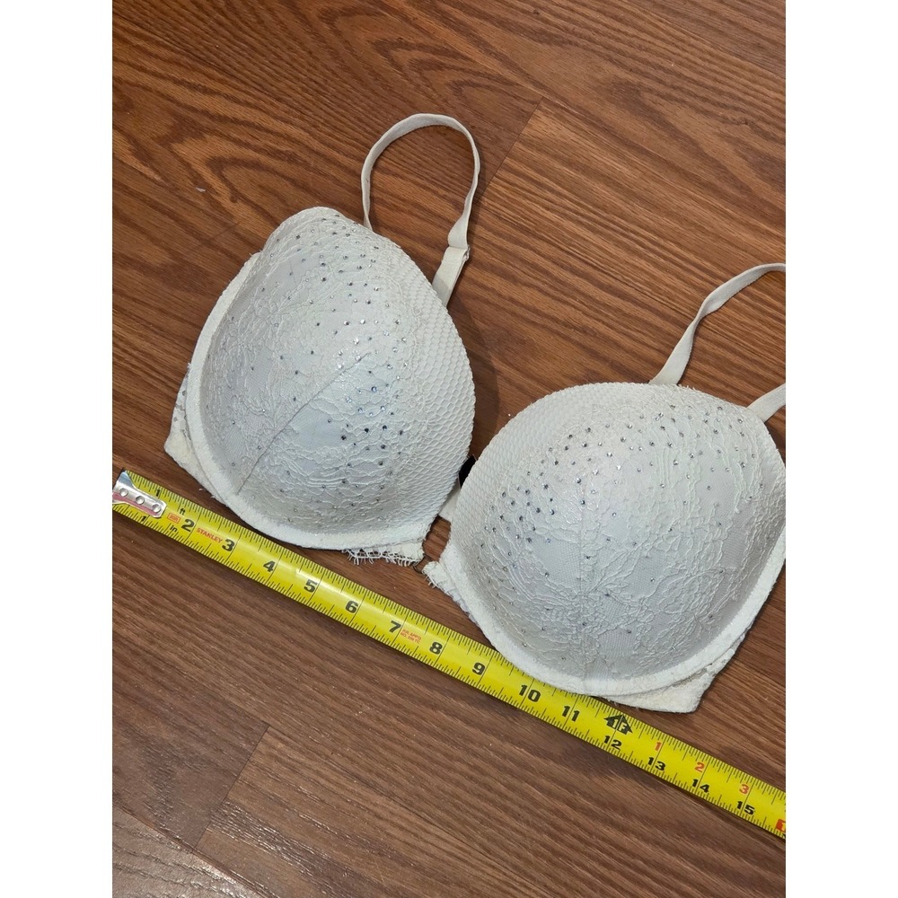 Victorias Secret Very Sexy White Lace Rhinestone Push Up Bra 36DD Underwire